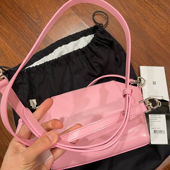 Givenchy Extra Small Antigona Leather Satchel
Pink - Picture 6 of 10